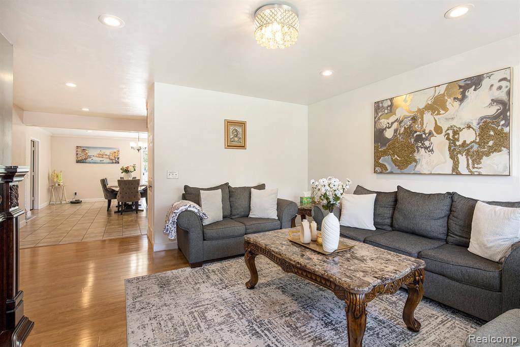 Norton Shores, MI 49441,2263 Lawnel Avenue
