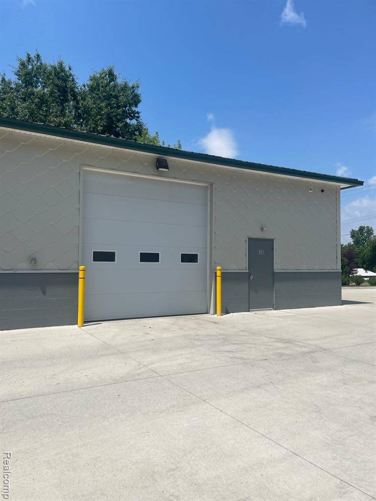 Lake Orion, MI 48371,592 E Lakeville Road