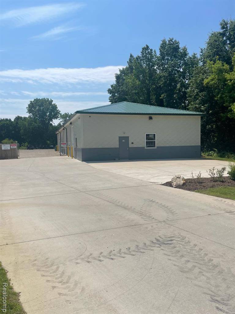Lake Orion, MI 48371,592 E Lakeville Road