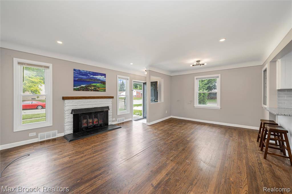 Clinton Twp, MI 48035,35734 Weideman Street
