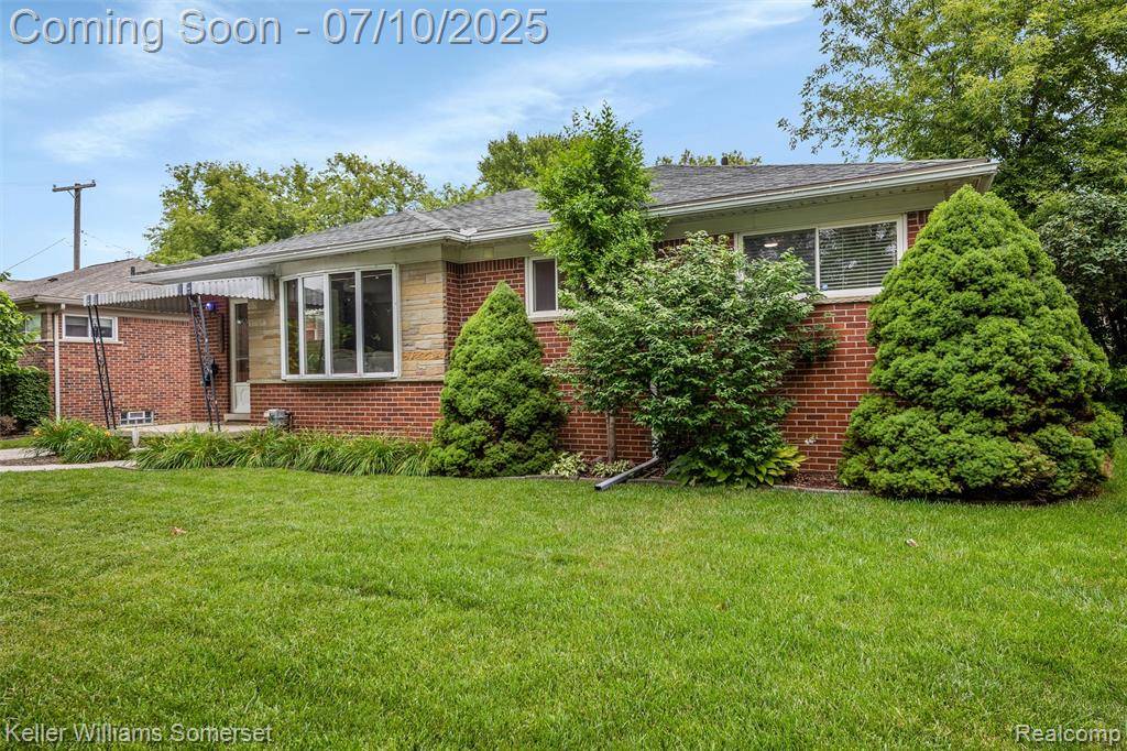 Saint Clair Shores, MI 48081,26418 Harmon Street