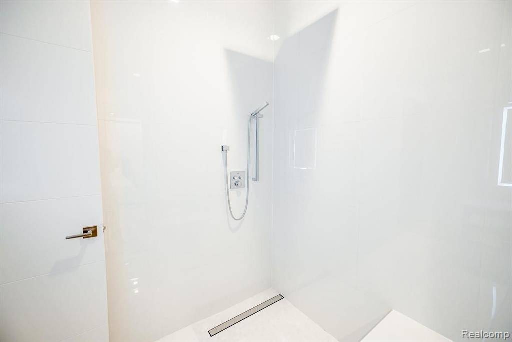 Birmingham, MI 48009,400 S Old Woodward Avenue