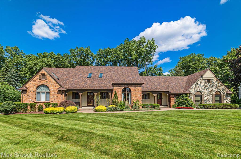 Bloomfield Hills, MI 48304,2525 Crofton Court