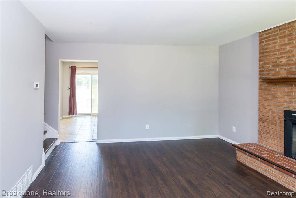 Walled Lake, MI 48390,1986 Greenmeadow Drive