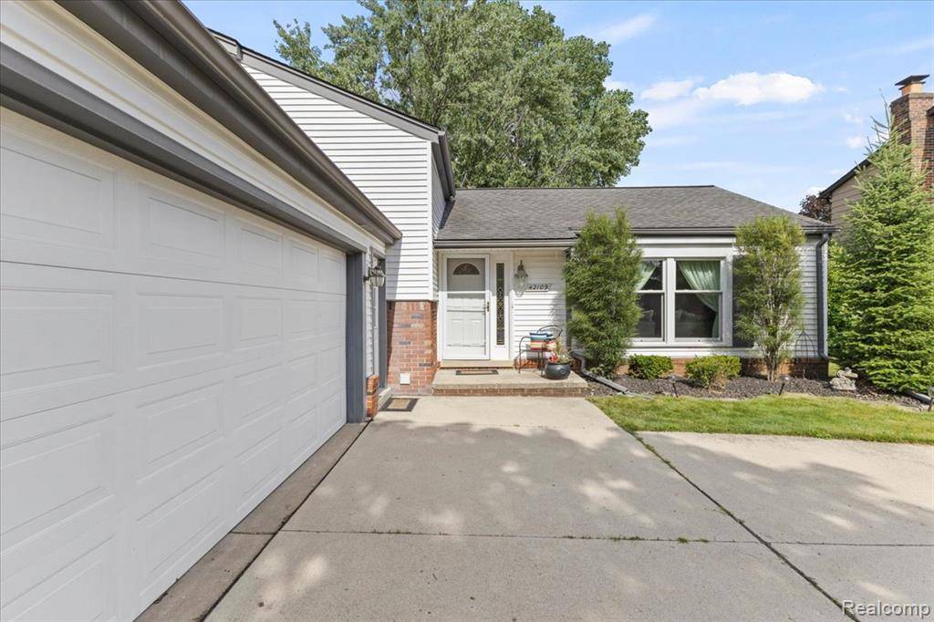 Canton, MI 48187,42109 Hartford Drive