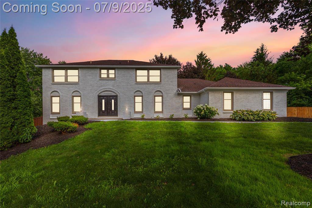 West Bloomfield, MI 48331,29818 deer run Deer run Court