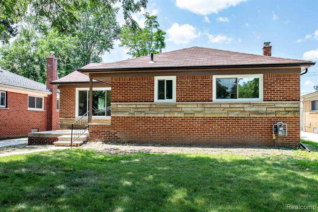 Oak Park, MI 48237,23461 Avon Road