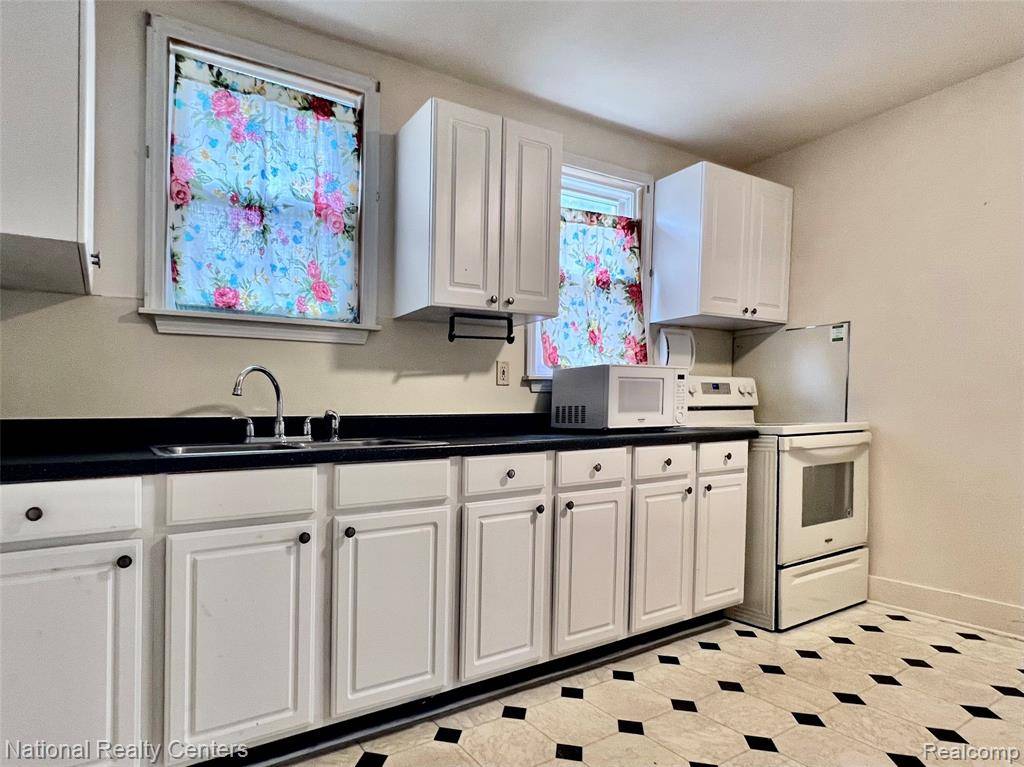 Livonia, MI 48152,18592 FILMORE Street
