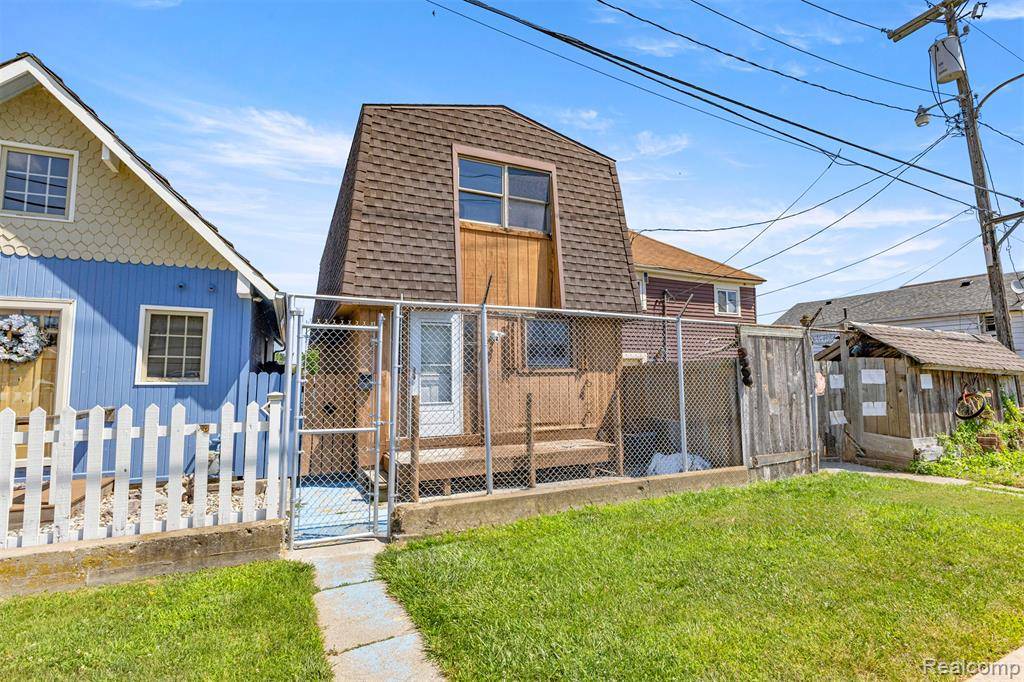 Wyandotte, MI 48192,19 1/2 Walnut Street