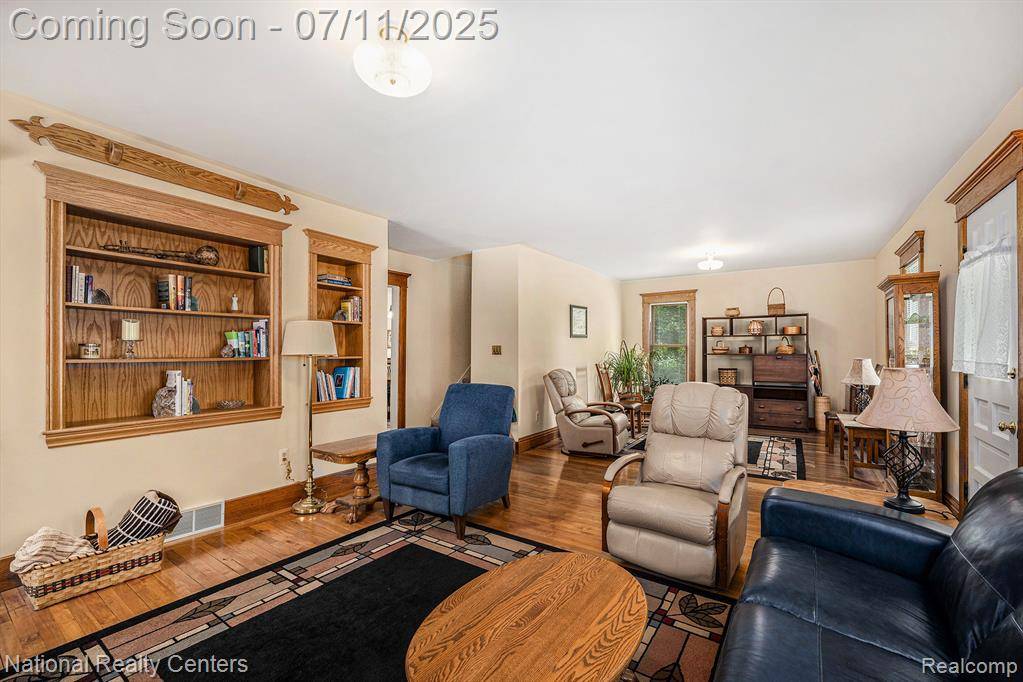 Farmington Hills, MI 48334,30318 Glenmuer Street