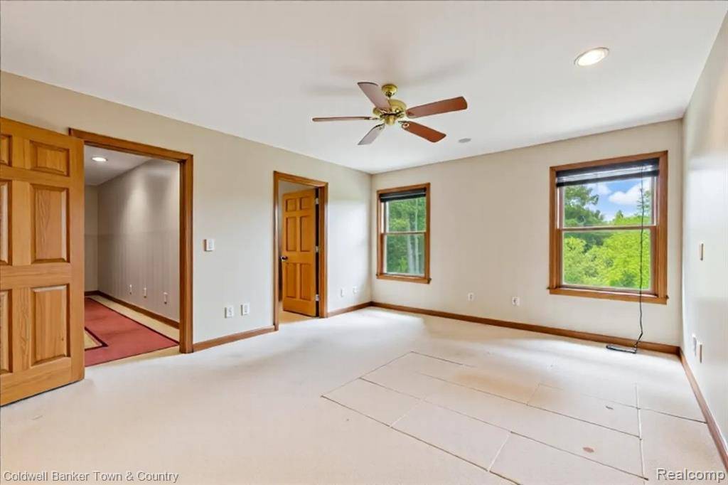 Howell, MI 48843,3410 Peregrine Way