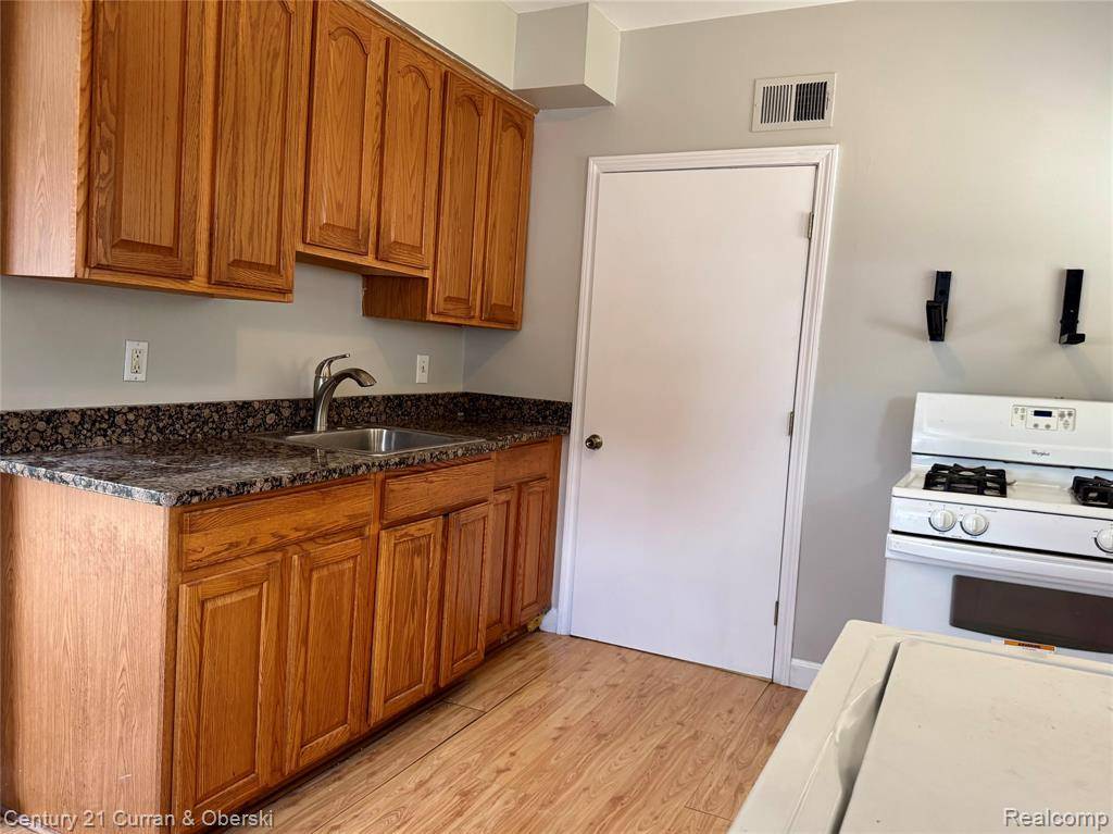 Dearborn Heights, MI 48125,17628 Colgate Street
