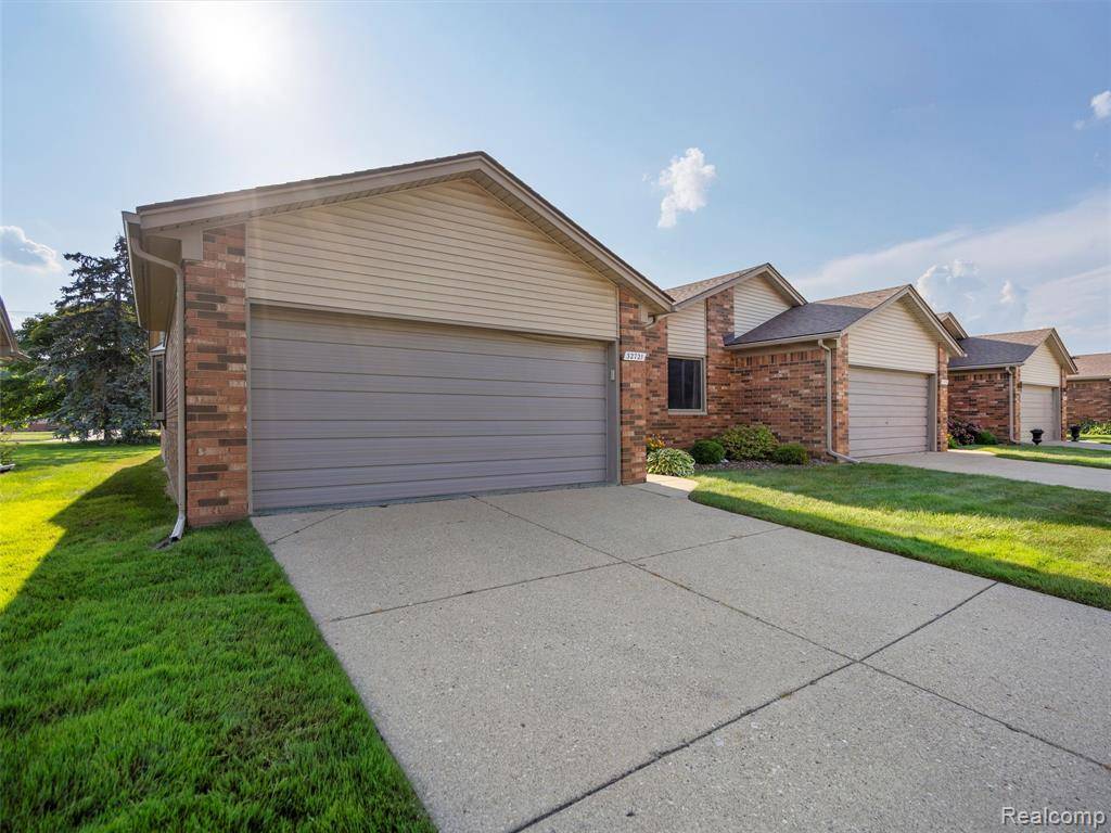 Macomb, MI 48026,32721 Stoneybrook Lane