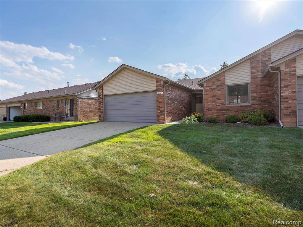 Macomb, MI 48026,32721 Stoneybrook Lane