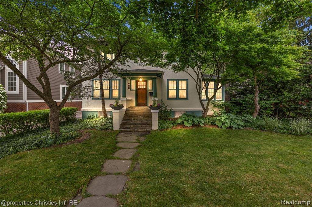 Birmingham, MI 48009,560 Woodland Street