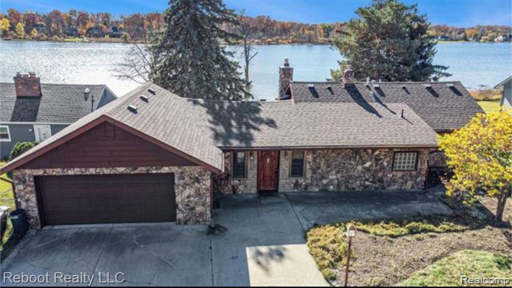 West Bloomfield, MI,2739 Lakeridge