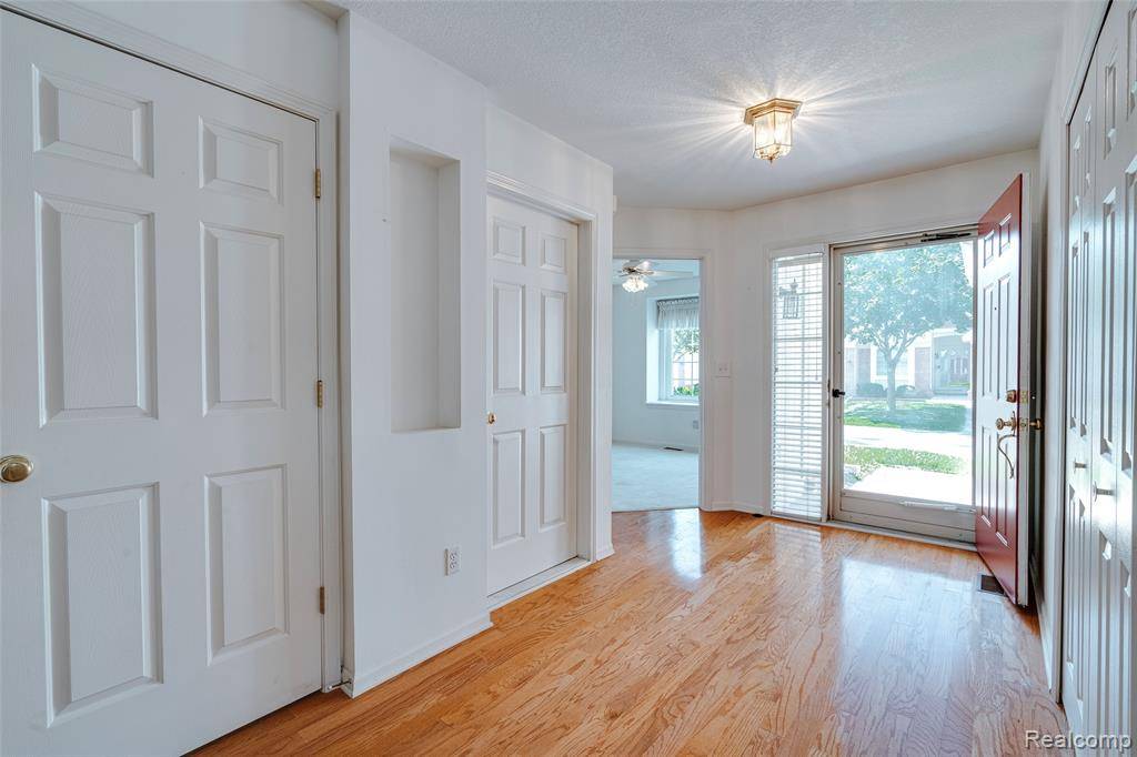Westland, MI,37306 Amhurst Drive