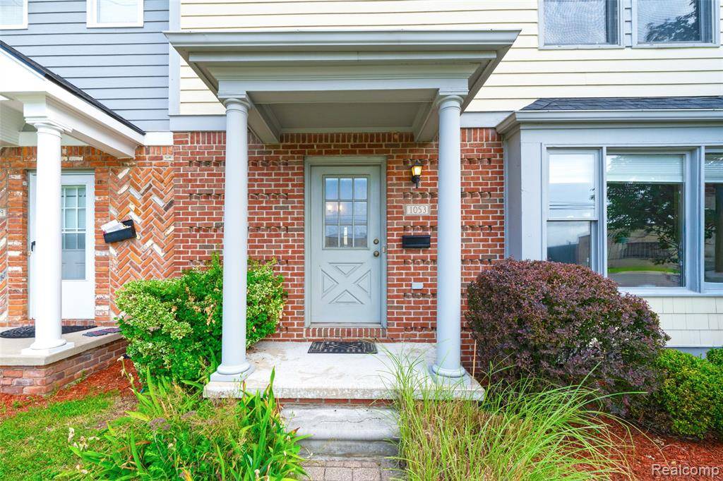Ferndale, MI 48220,1053 WOODWARD Heights