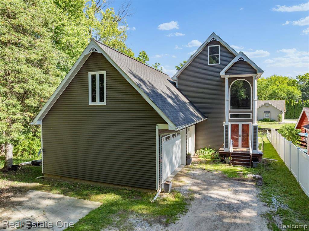 Pinckney, MI 48169,9404 MCGREGOR Road