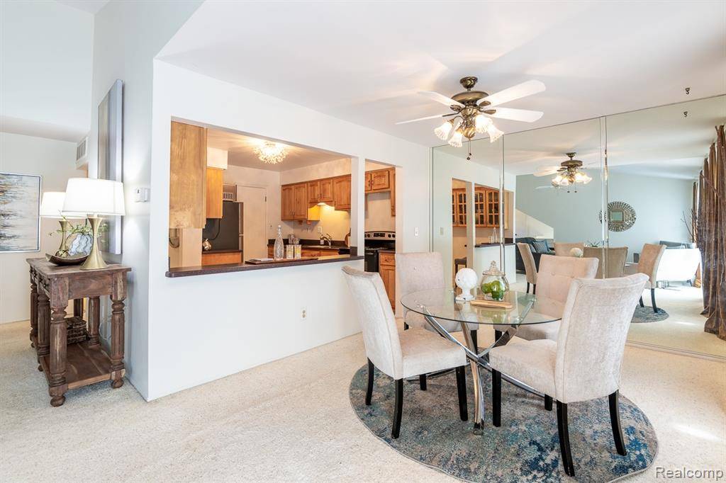 West Bloomfield, MI,7427 Radcliff Court