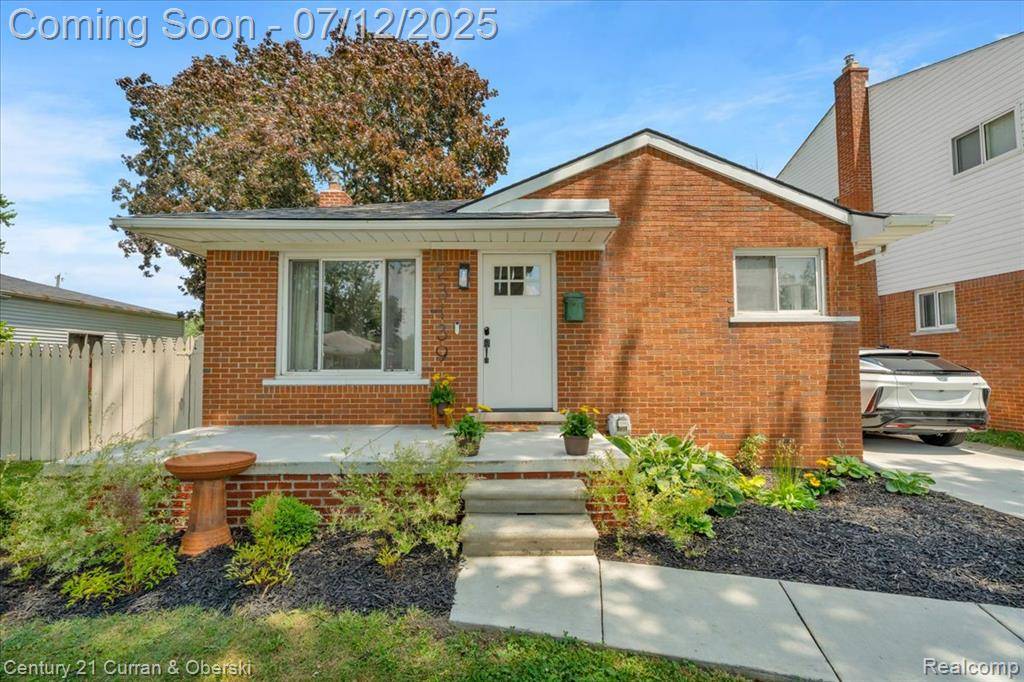 Saint Clair Shores, MI 48082,23139 Deziel Street