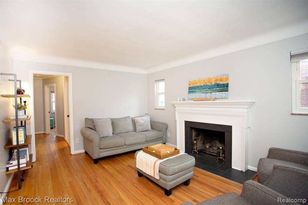 Huntington Woods, MI,10096 Hart Avenue