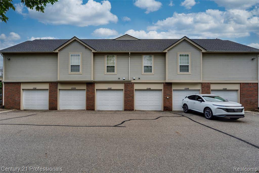 Walled Lake, MI 48390,12107 Chesapeake Circle
