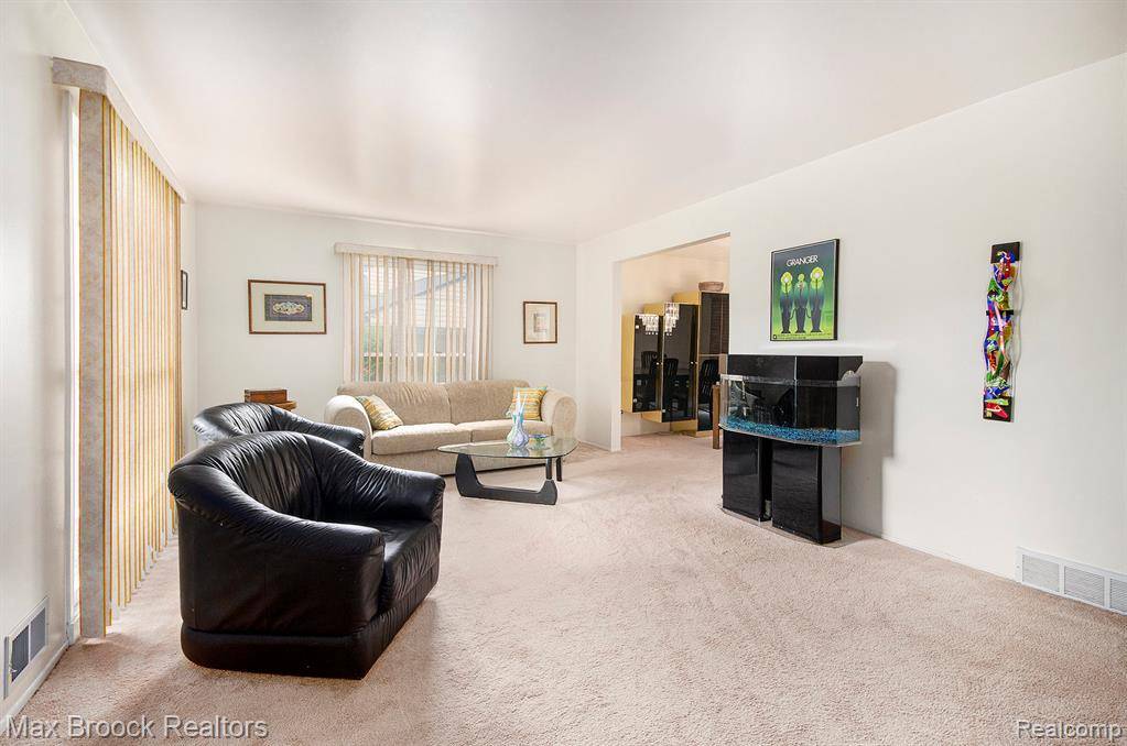 Bloomfield Hills, MI 48304,2035 Wickford Court