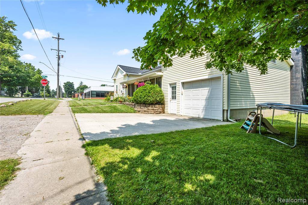 Goodrich Vlg, MI,8007 Seneca Street