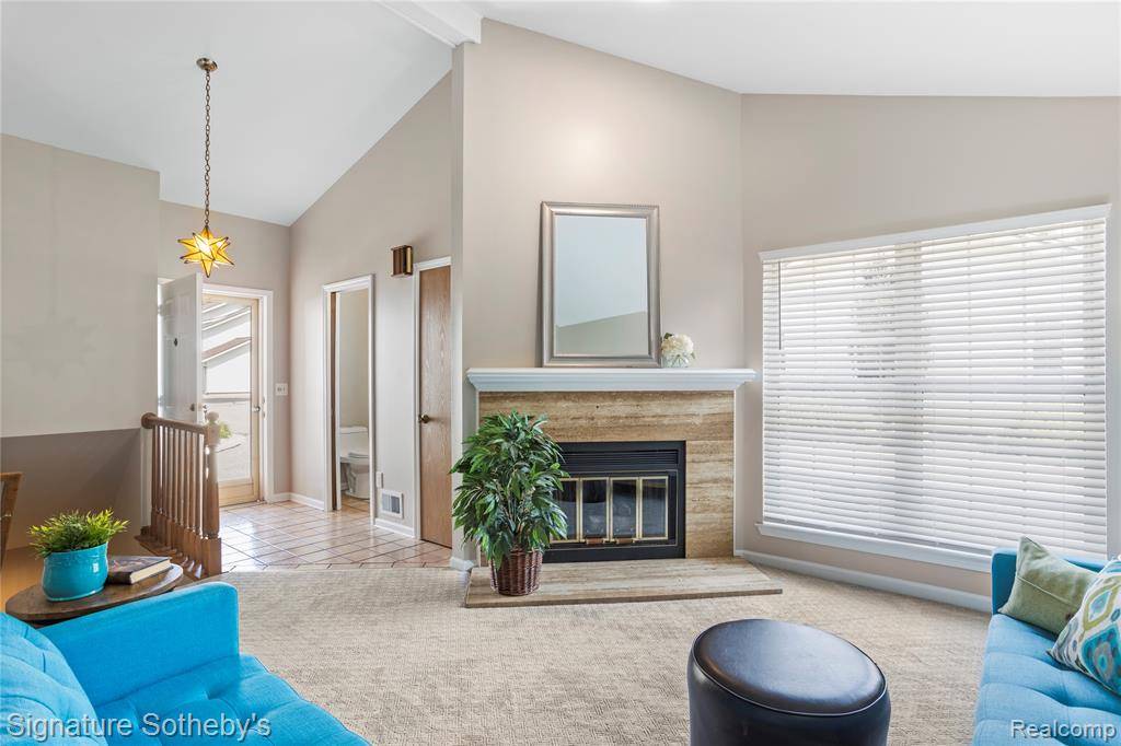 Plymouth, MI 48170,325 W Ann Arbor Trail Court
