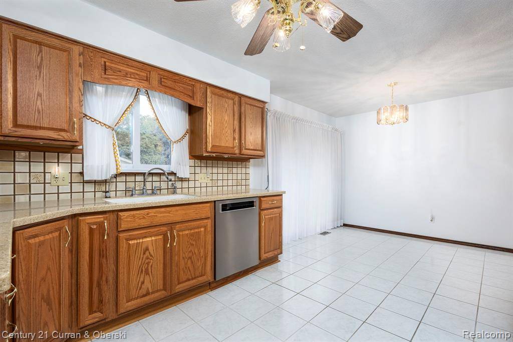 Tecumseh, MI 49286,6934 COLONIAL Drive