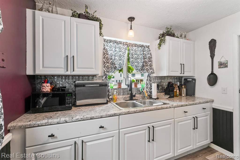 Holly, MI 48442,135 Bevins Street