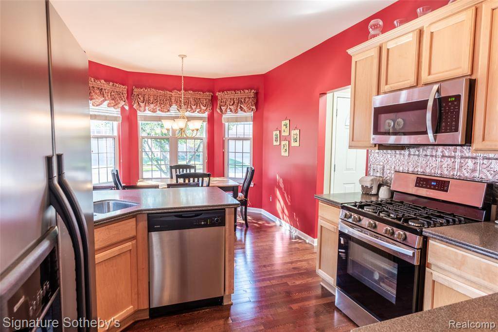 Macomb, MI 48042,49866 SLEEPING RIVER Drive