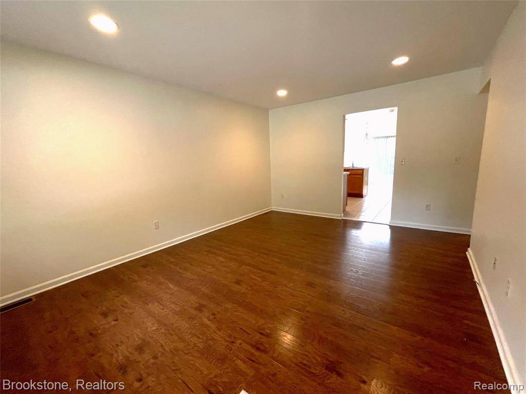 Center Line, MI 48089,25769 Village Lane