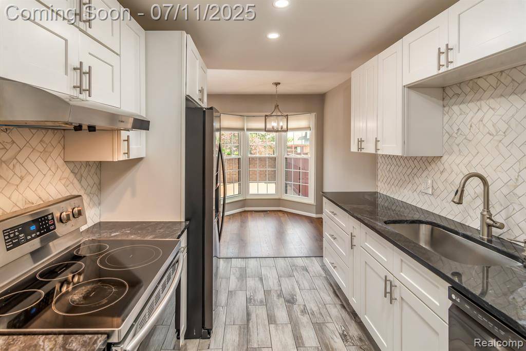 Farmington Hills, MI 48331,31117 COUNTRY