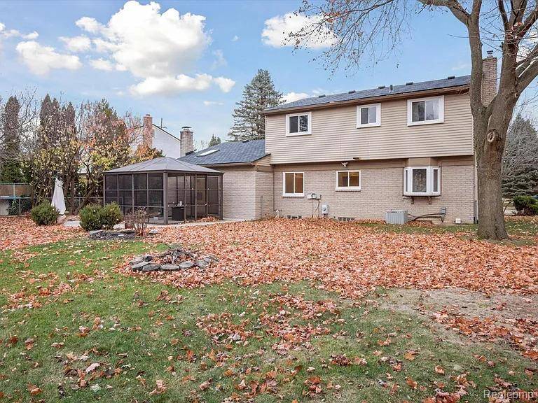 Livonia, MI 48152,19263 Sunset Street
