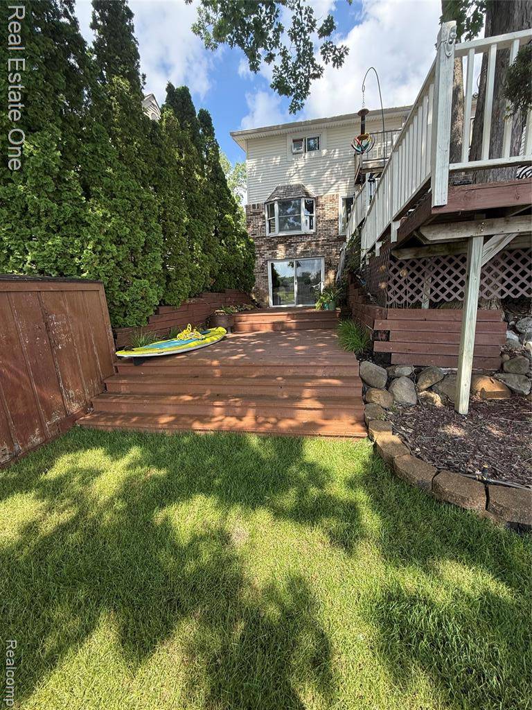 Lake Orion, MI 48362,423 Shady Oaks Street