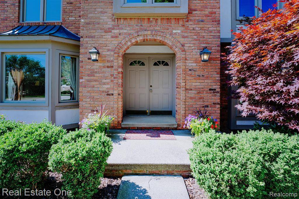 Rochester Hills, MI 48306,3377 Charlwood Drive