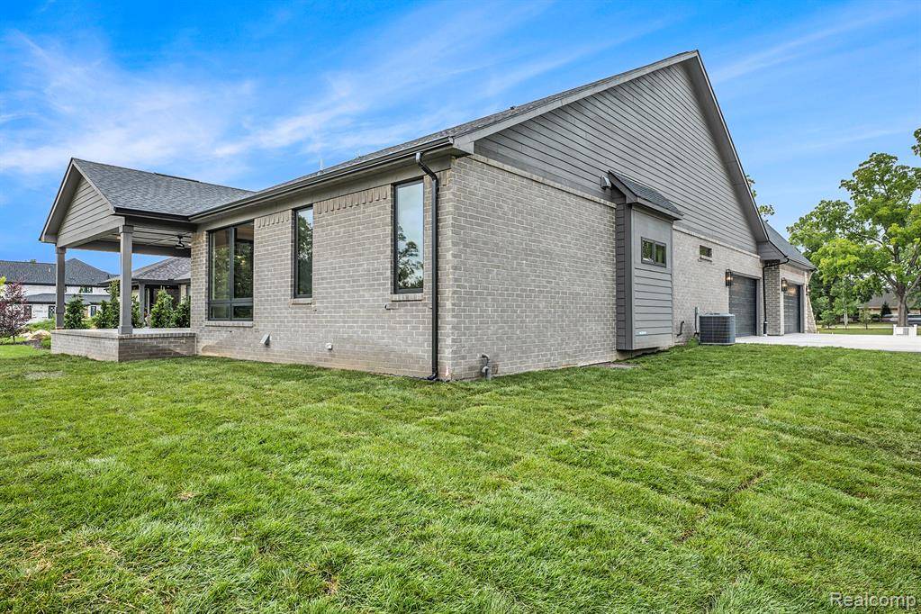 Utica, MI 48315,12771 N POINTE Drive
