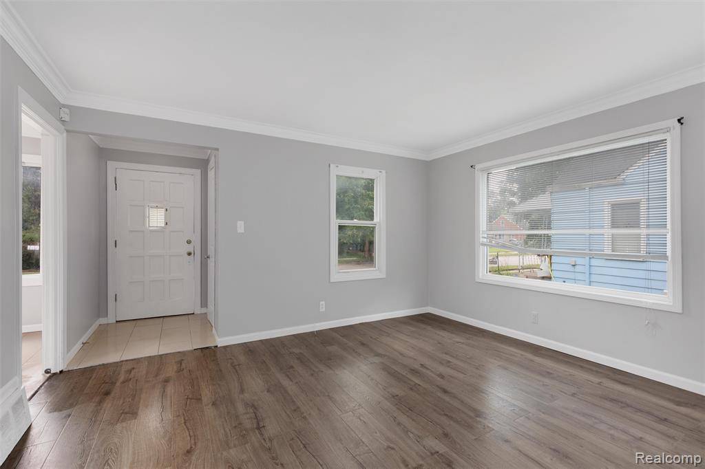 Redford, MI 48240,19497 Brady