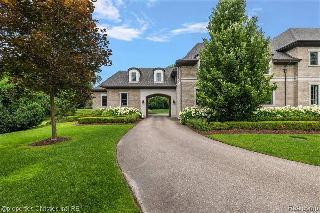 Bloomfield Hills, MI 48304,5385 Longmeadow Road