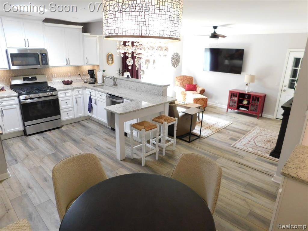 Warren, MI 48088,13902 Somerset Ln