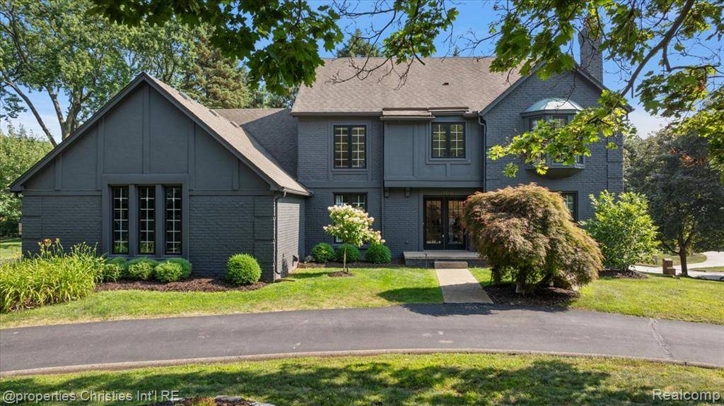 Bloomfield Hills, MI 48304,706 Great Oaks Drive