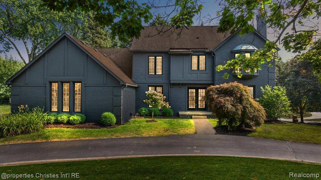 Bloomfield Hills, MI 48304,706 Great Oaks Drive