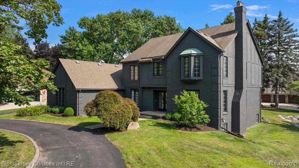 Bloomfield Hills, MI 48304,706 Great Oaks Drive