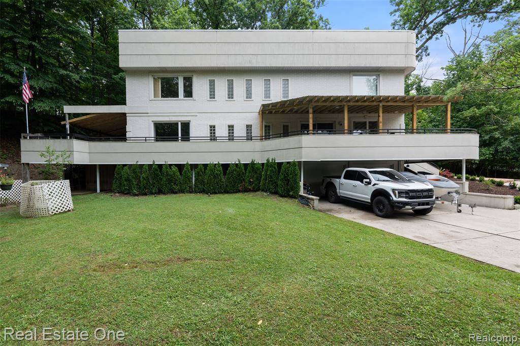 Southfield, MI 48034,29230 WILDBROOK Drive