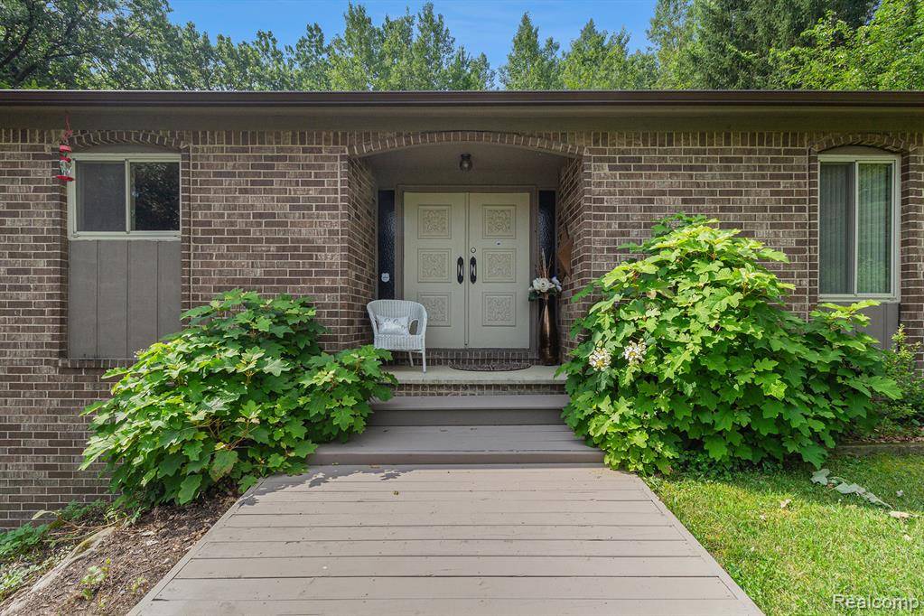 Clarkston, MI 48348,5311 Whipple Lake Road