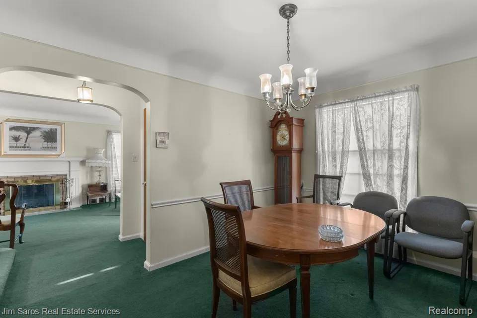 Grosse Pointe, MI 48236,1883 Lochmoor Boulevard