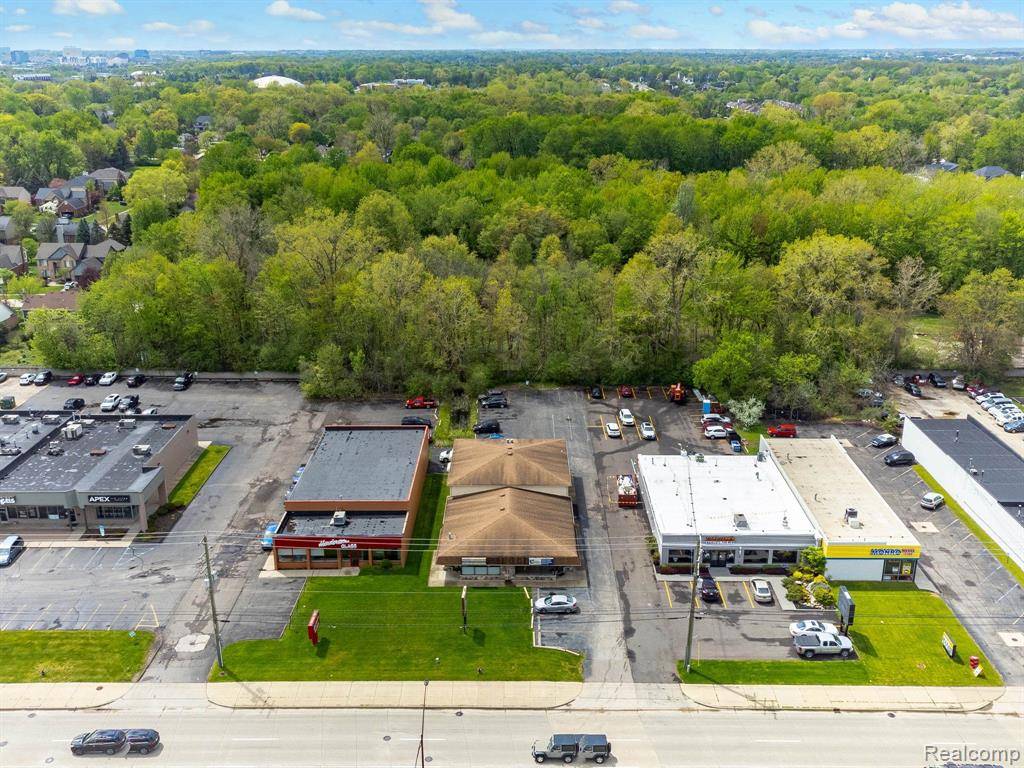 Troy, MI 48083,3911 ROCHESTER Road