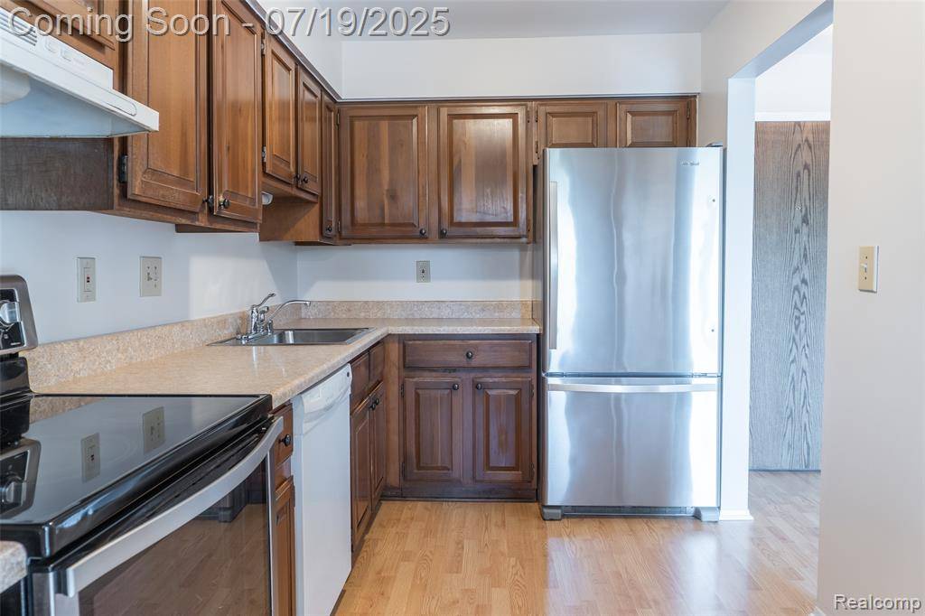 West Bloomfield, MI 48334,30515 W 14 Mile Road